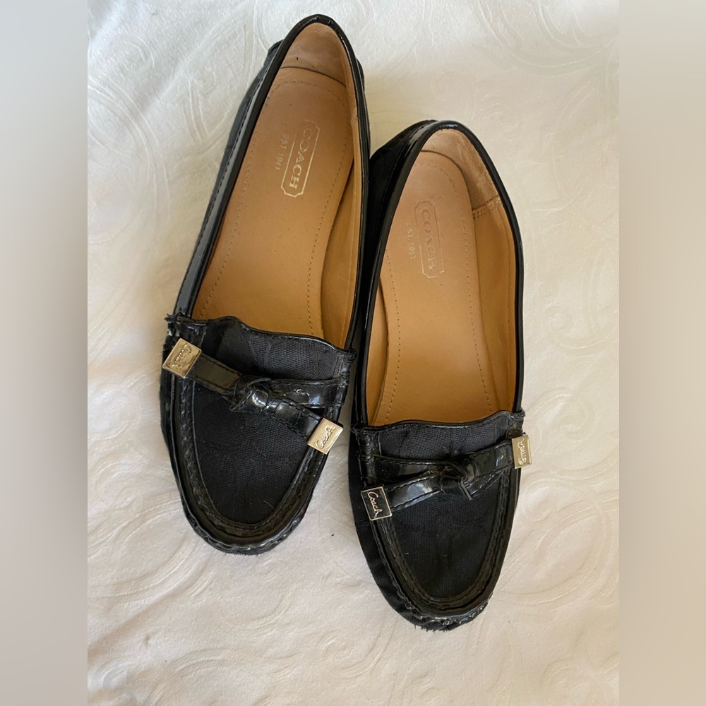 Size 5.5 logo fabric loafers. Very comfortable. Rubber sole